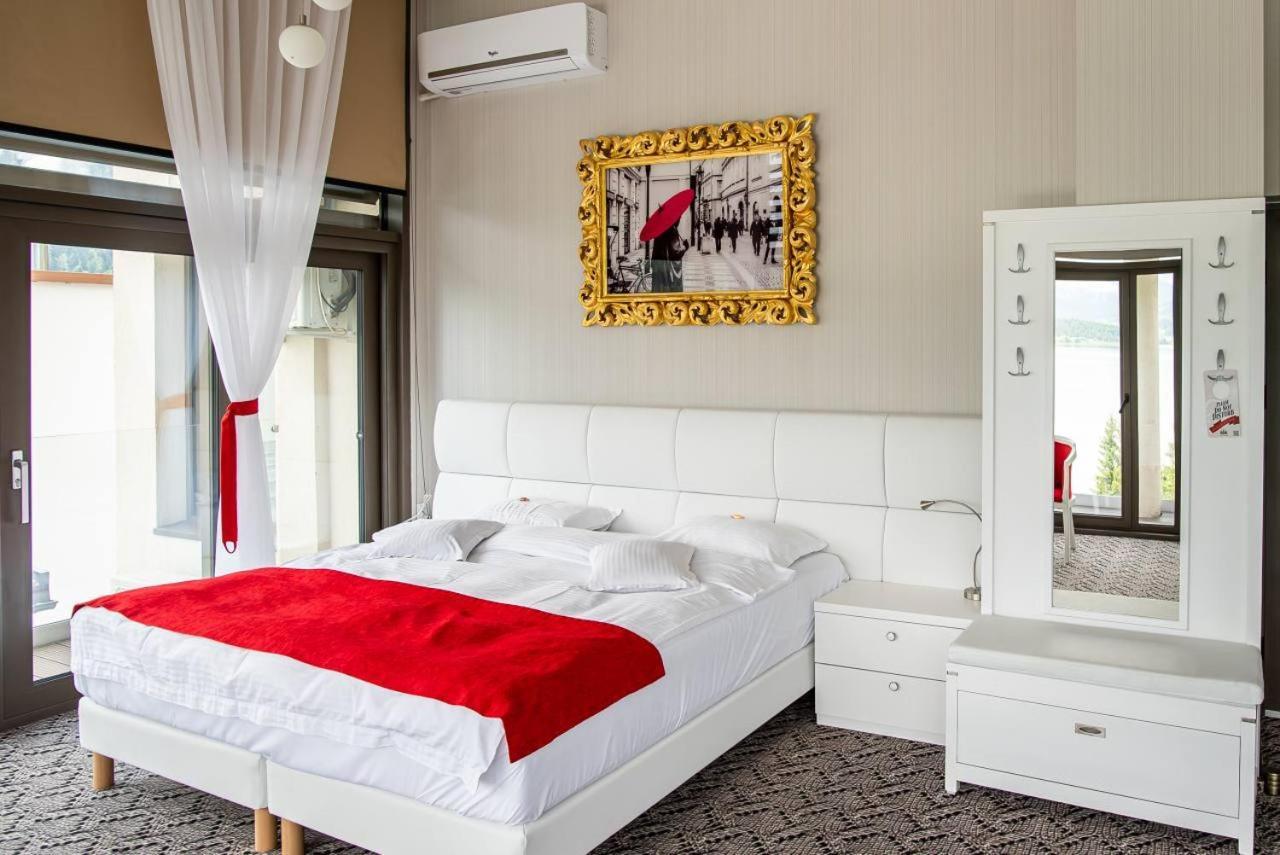 Hotel Roser House Boutique - Pe Malul Lacului Colibiţa Eksteriør billede