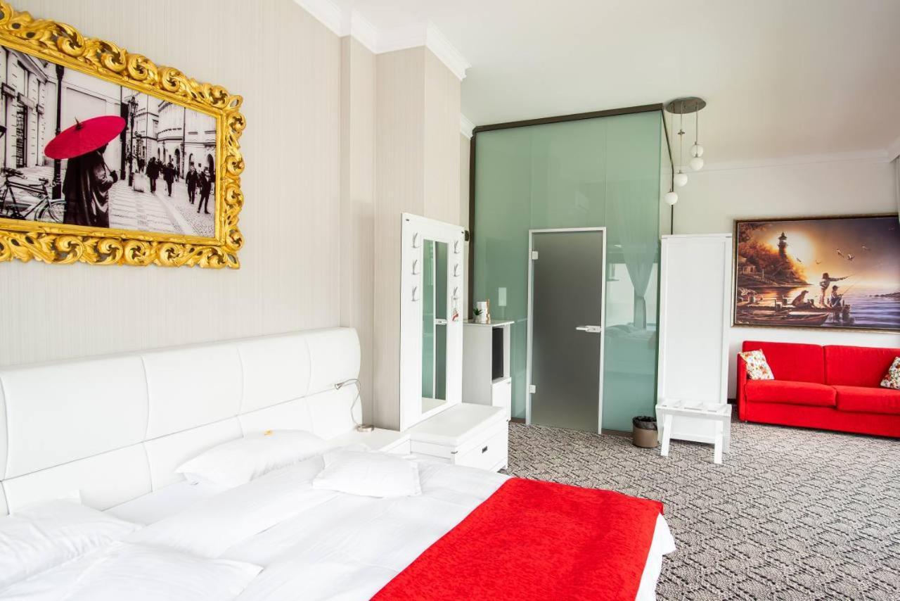 Hotel Roser House Boutique - Pe Malul Lacului Colibiţa Værelse billede