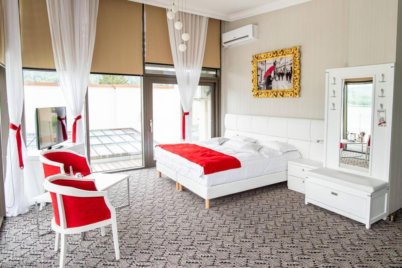 Hotel Roser House Boutique - Pe Malul Lacului Colibiţa Værelse billede