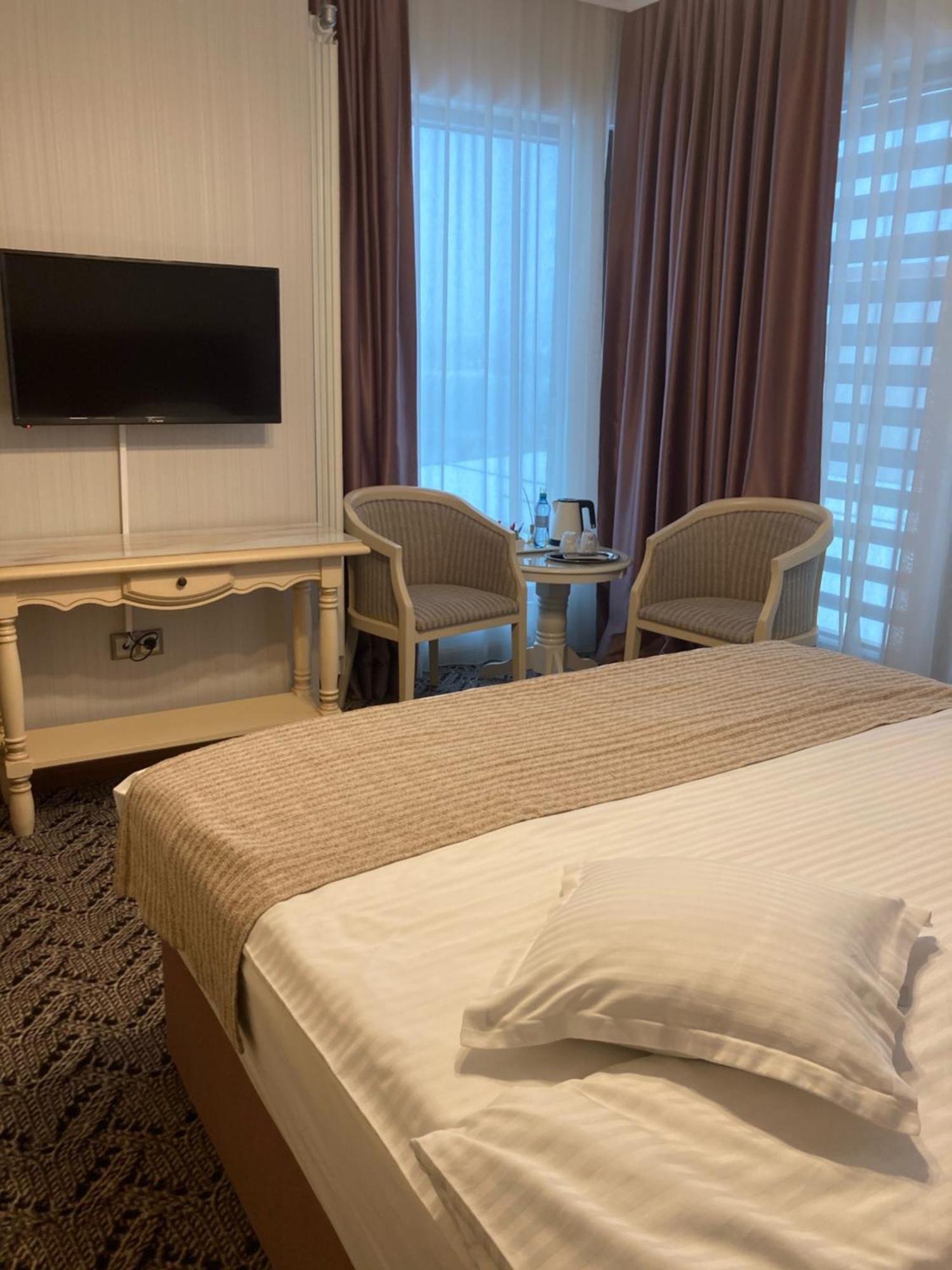 Hotel Roser House Boutique - Pe Malul Lacului Colibiţa Værelse billede