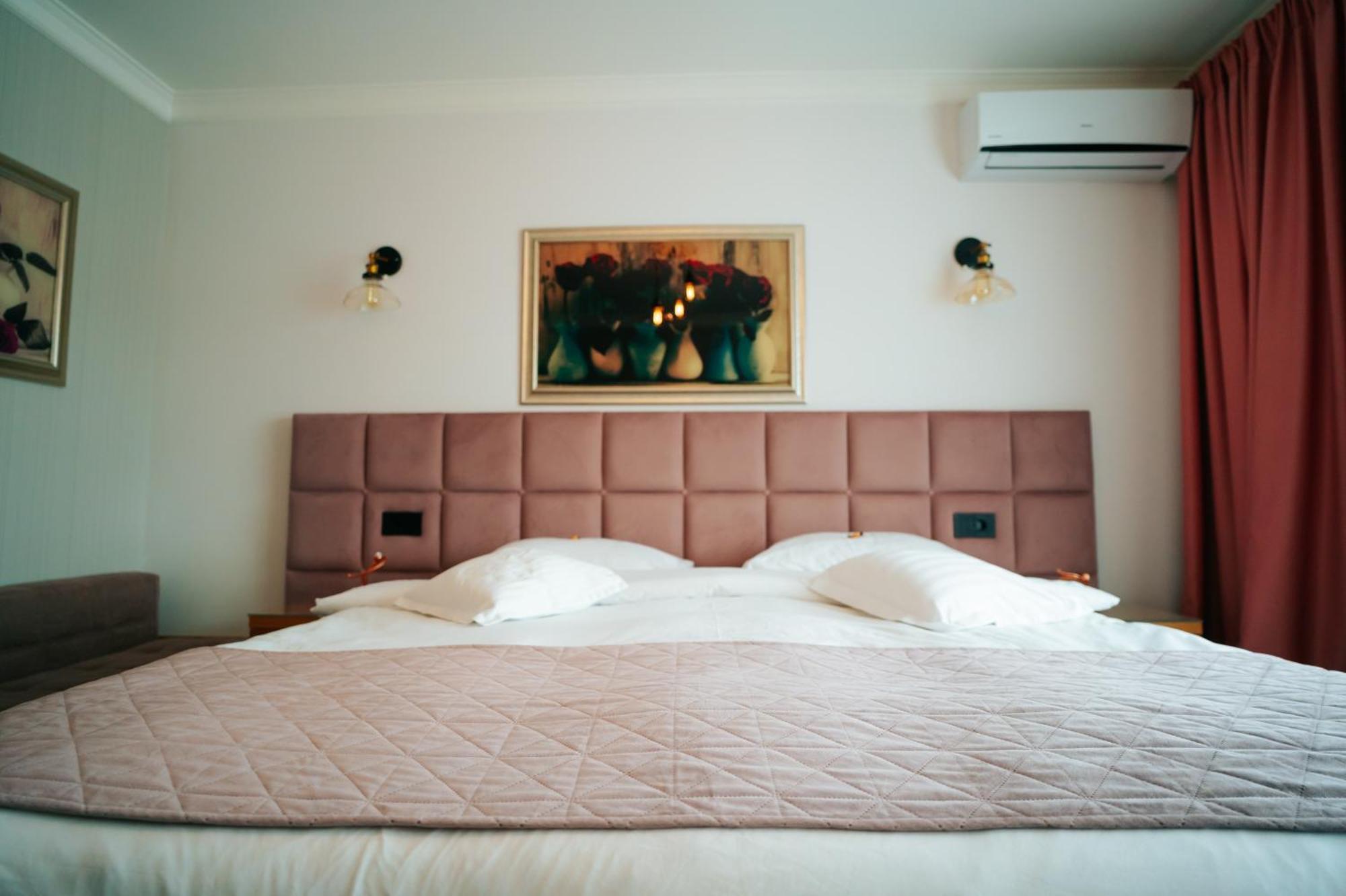 Hotel Roser House Boutique - Pe Malul Lacului Colibiţa Eksteriør billede