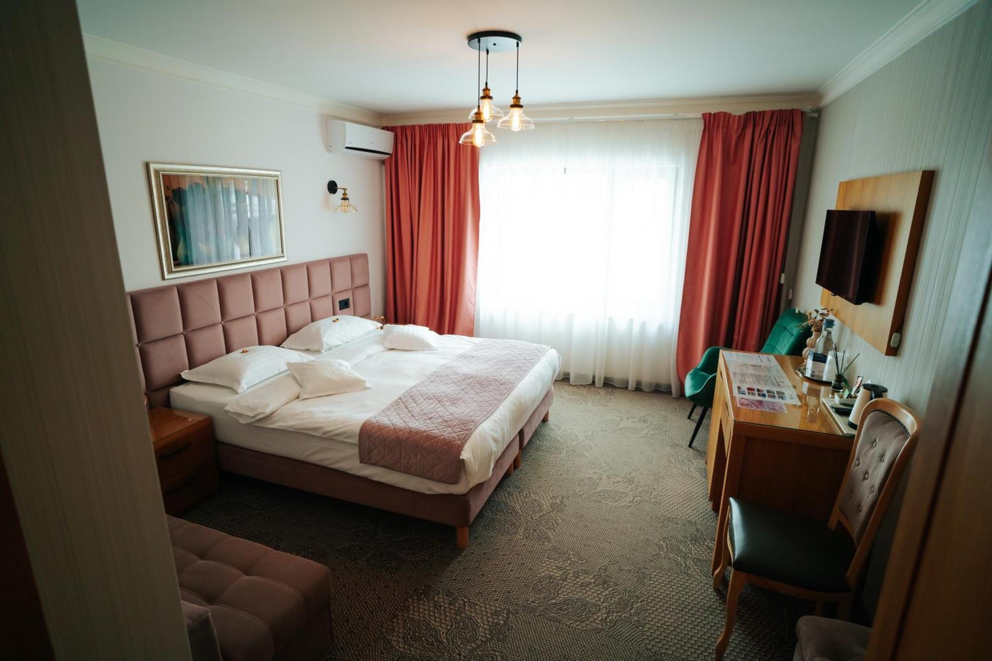 Hotel Roser House Boutique - Pe Malul Lacului Colibiţa Eksteriør billede