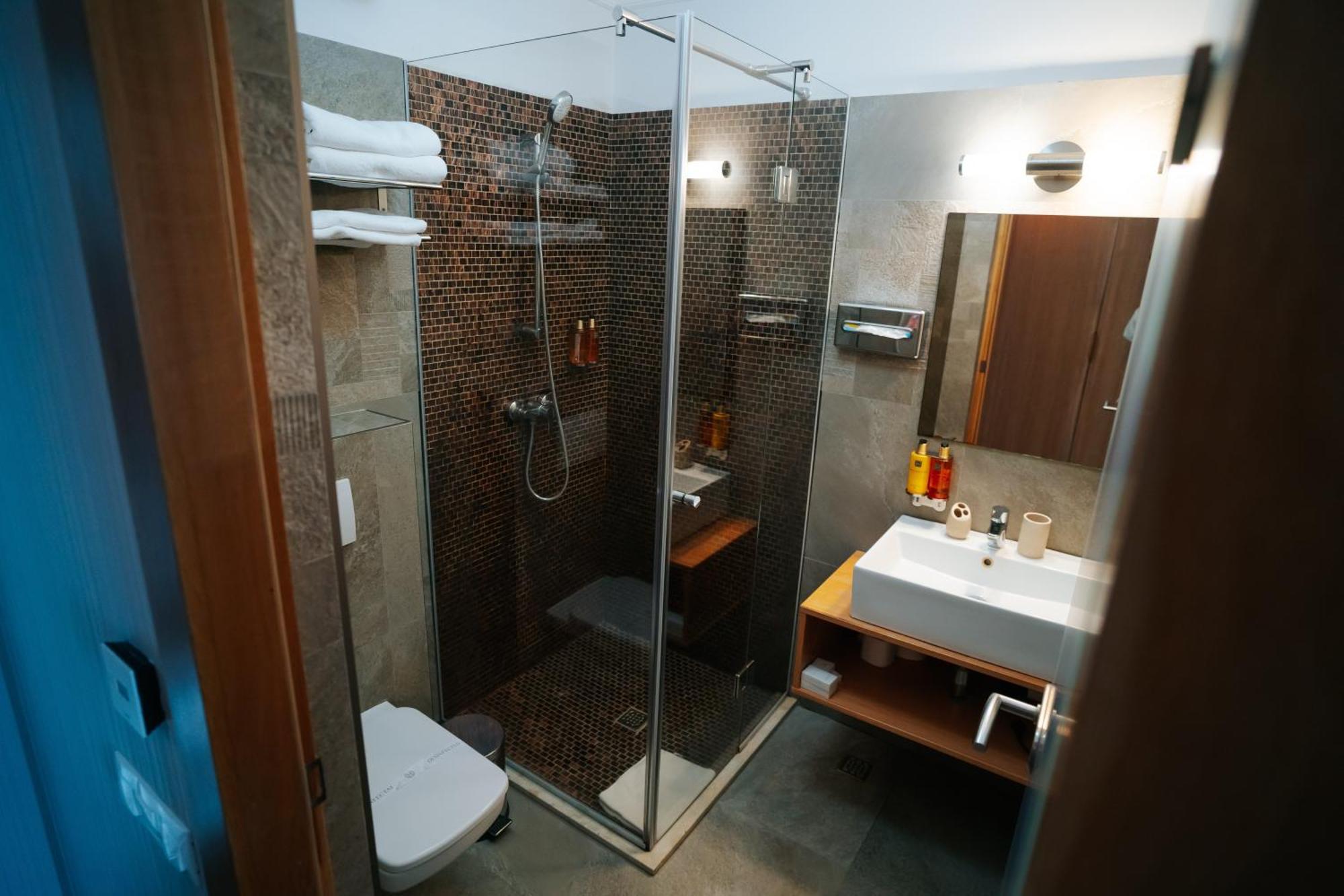 Hotel Roser House Boutique - Pe Malul Lacului Colibiţa Eksteriør billede
